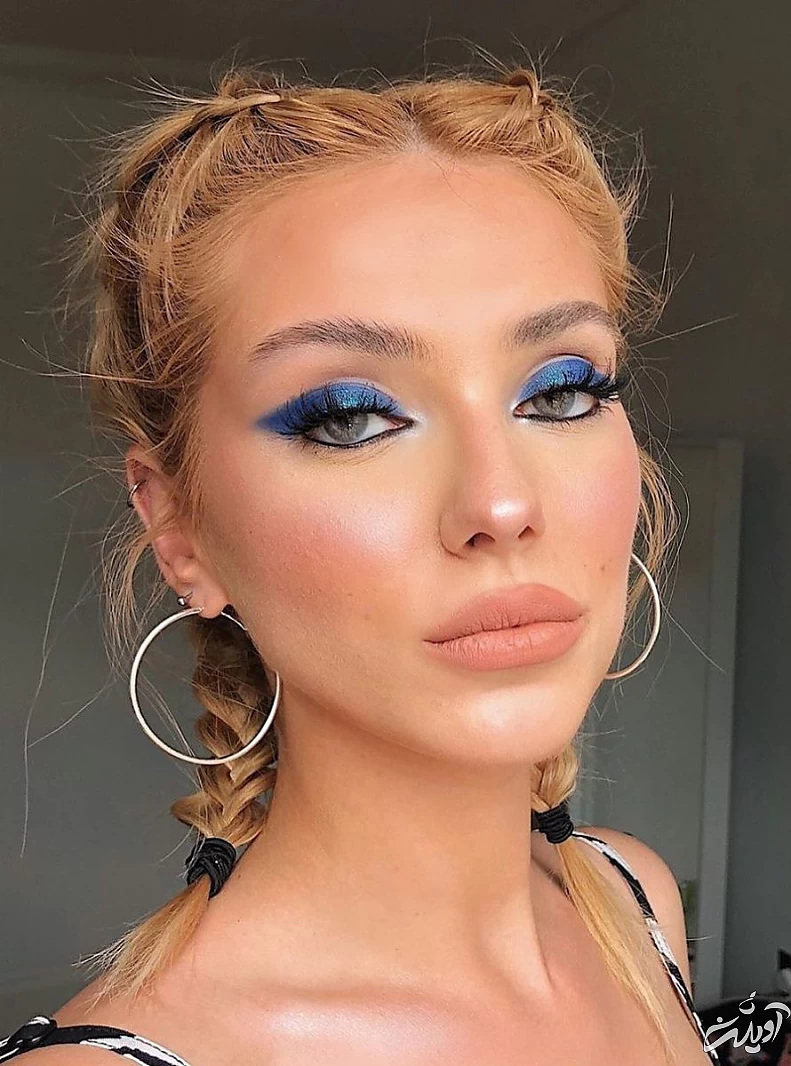 سایه چشم آبی پررنگ